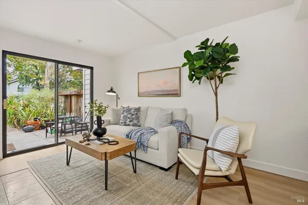 125 GOLDEN GATE CIR