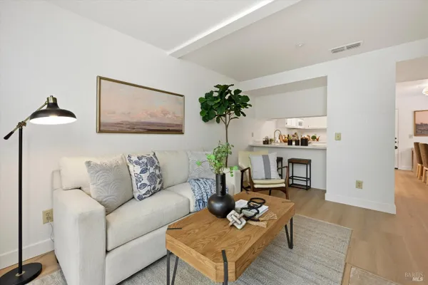 125 GOLDEN GATE CIR