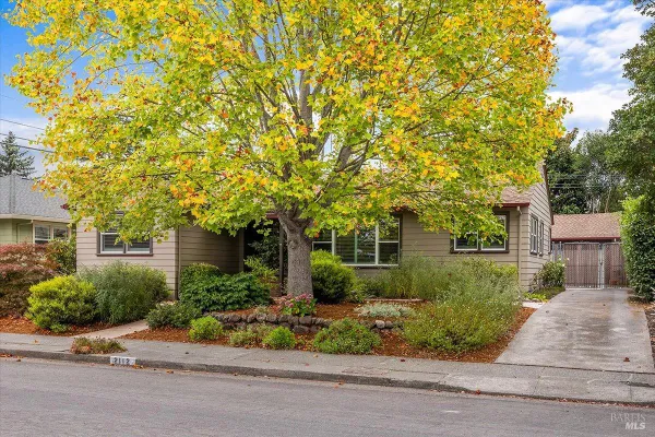 2112 GEARY DR