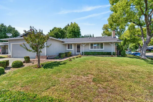 437 VALENCIA LN