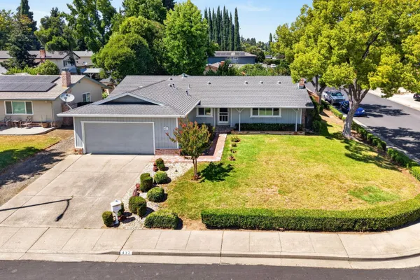 437 VALENCIA LN