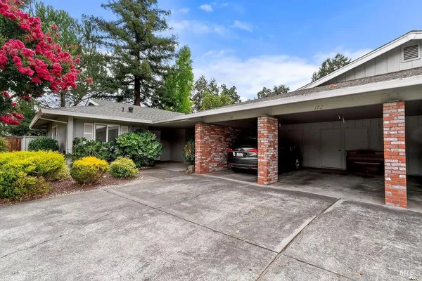172 WHITE OAK DR