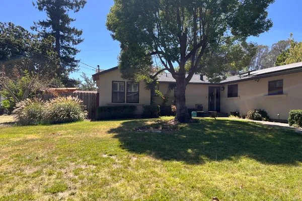 1027 VASSAR DR