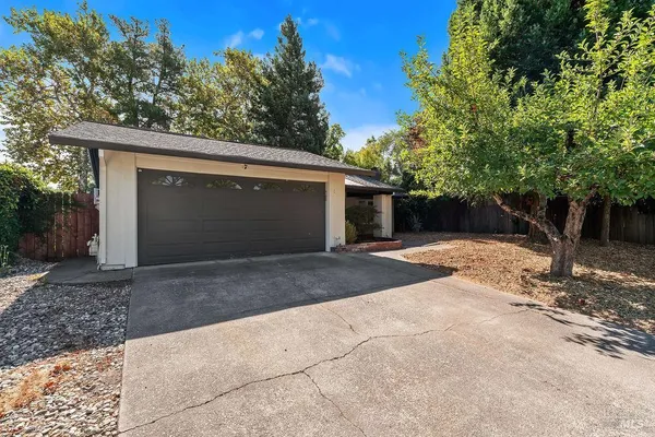 1132 DENISE DR