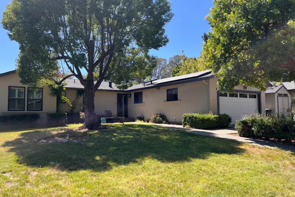1027 VASSAR DR