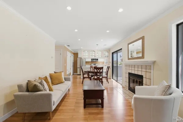 55 HECTOR LN