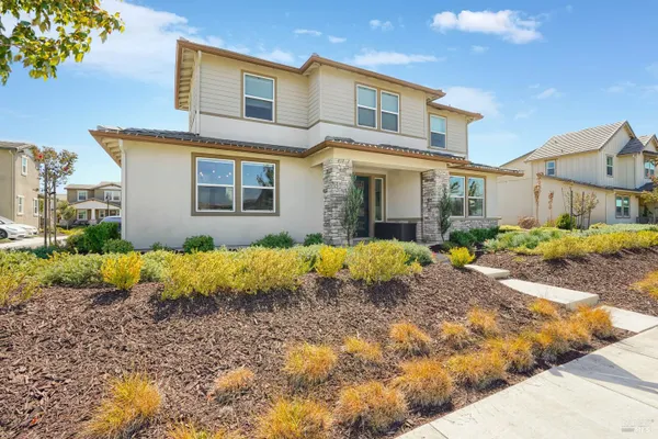 2404 LAKE CLUB DR