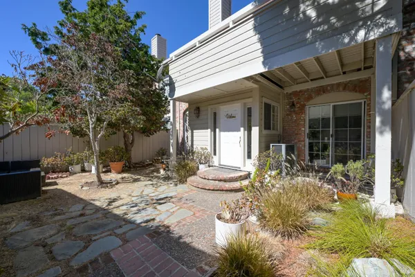 557 BISCAYNE DR