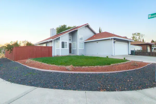915 SCOTTSDALE DR