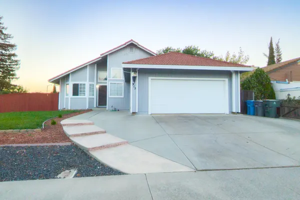 915 SCOTTSDALE DR