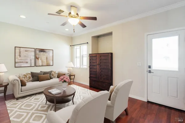 134 VALLEY OAK DR