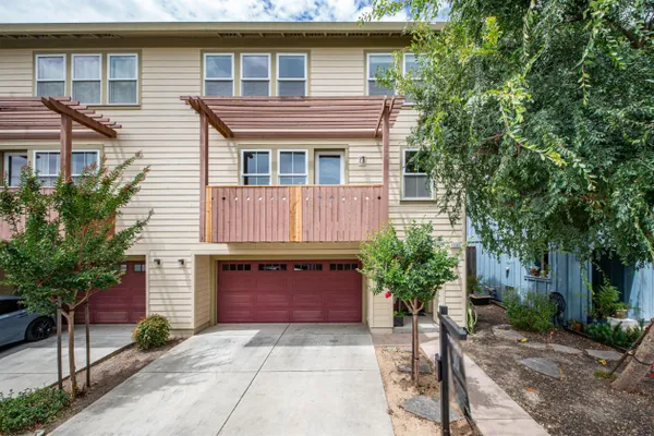 1593 CALI LN