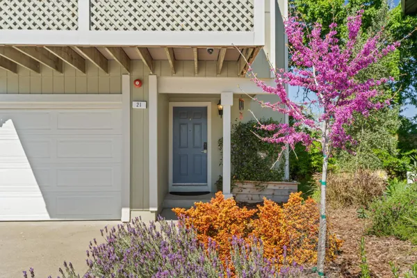 21 BRIARWOOD CT
