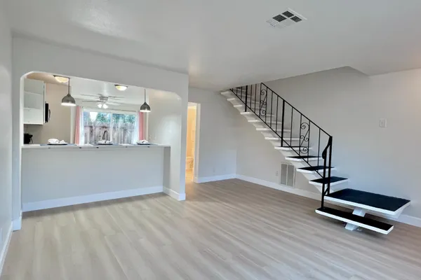 490 EDGEWOOD DR 23