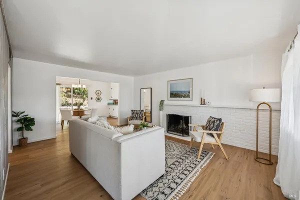 358 BLACKSTONE DR