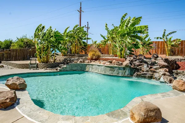 655 W CREEKSIDE CIR