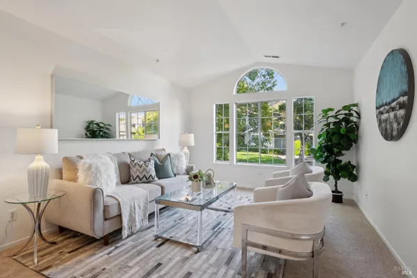 38 LITTLE CREEK LN