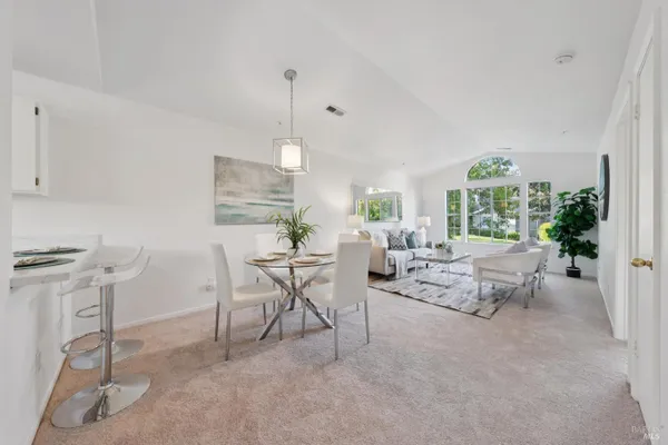 38 LITTLE CREEK LN