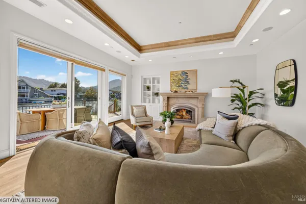 333 RIVIERA CIR