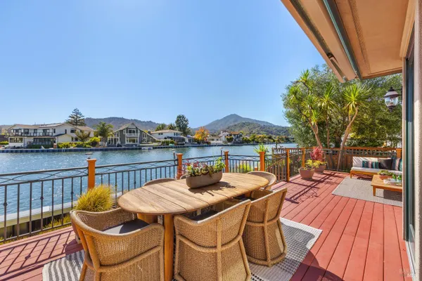 333 RIVIERA CIR