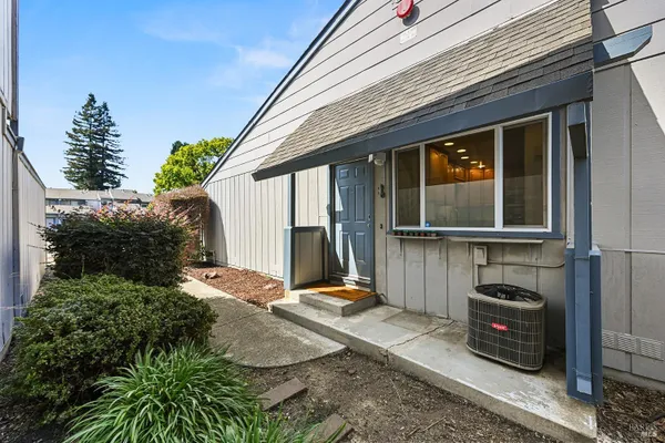 6 CONIFER SQ