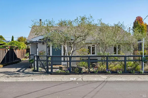 16 NELSON AVE