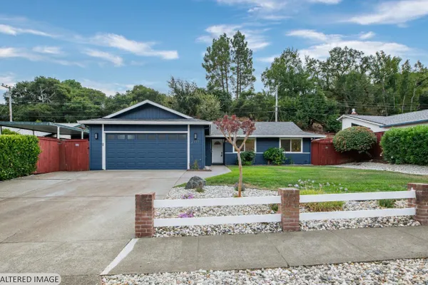 2595 CENTER RD