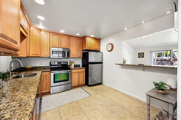6 CONIFER SQ