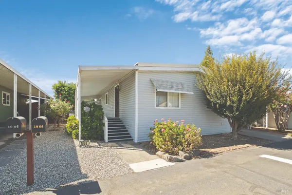 1066 MAPLE DR
