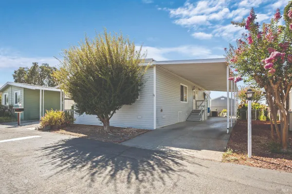 1066 MAPLE DR
