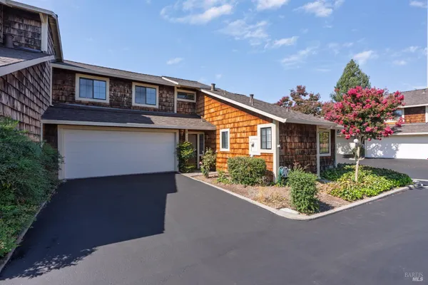 1725 DRAKE CT