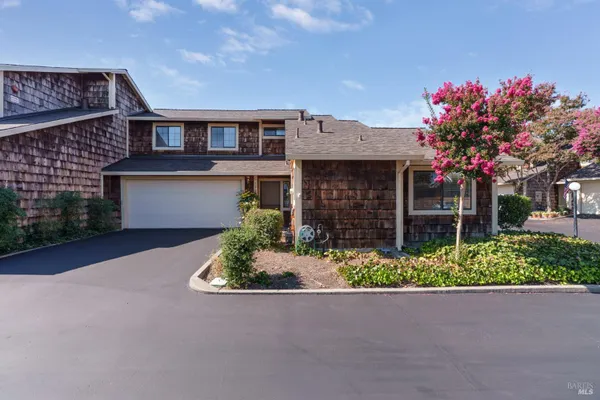 1725 DRAKE CT