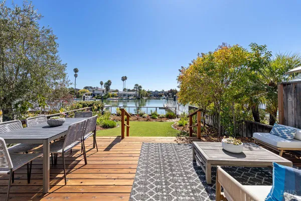 32 PORTO BELLO DR