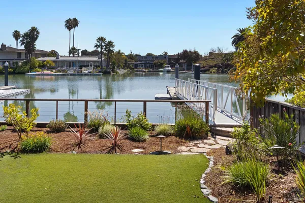 32 PORTO BELLO DR