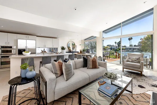 32 PORTO BELLO DR