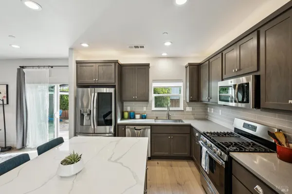 1412 DOGWOOD DR