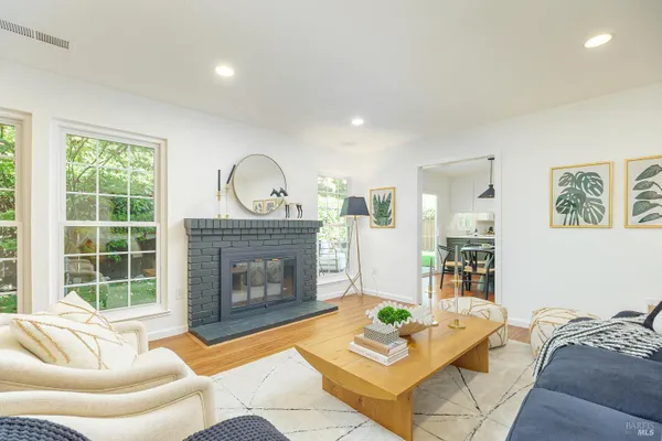 1711 GRAND AVE