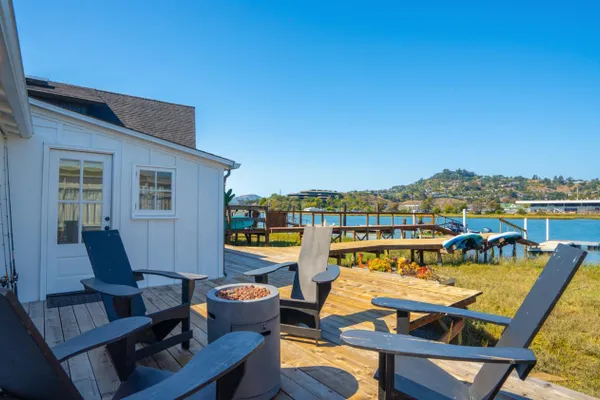 137 GREENBRAE BOARDWALK
