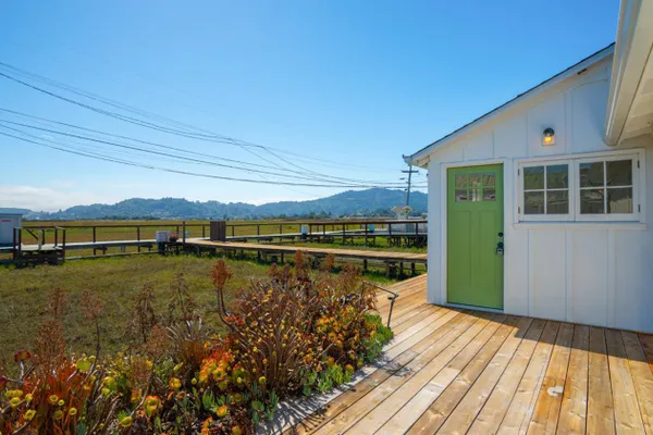 137 GREENBRAE BOARDWALK