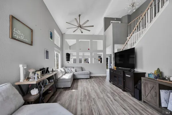 1093 CLOVERBROOK CIR