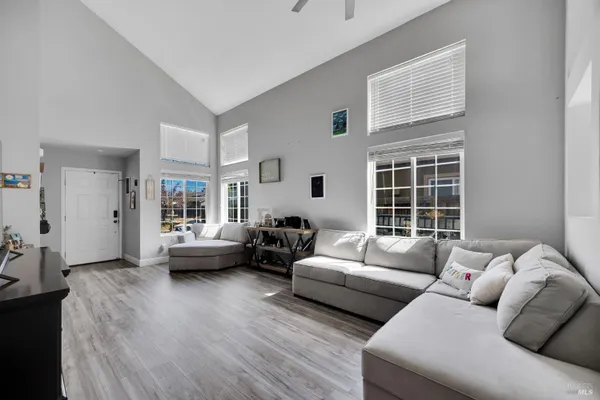 1093 CLOVERBROOK CIR