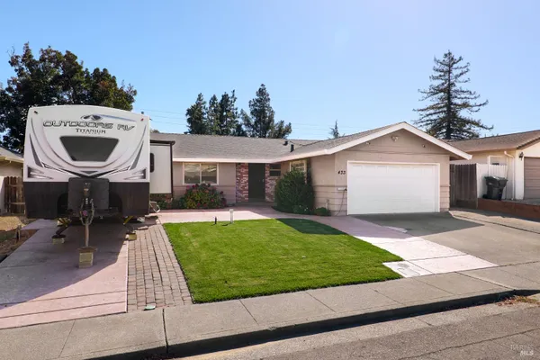 433 DAHLIA ST