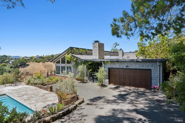 349 FAIRHILLS DR