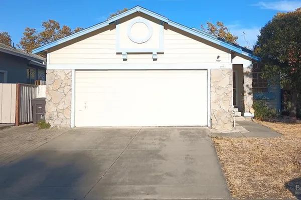 1035 CAMELLIA CT