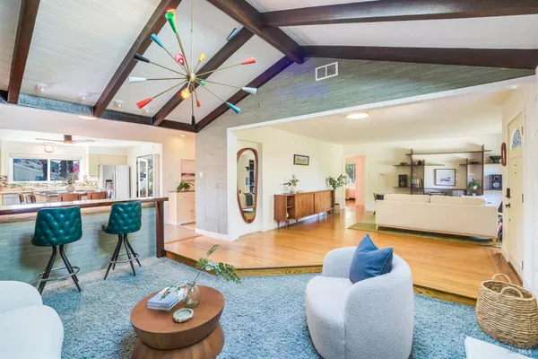 109 VENDOLA DR