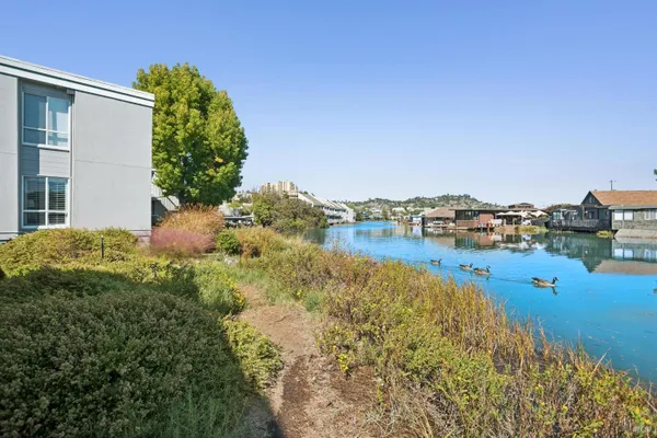 278 LARKSPUR PLAZA DR