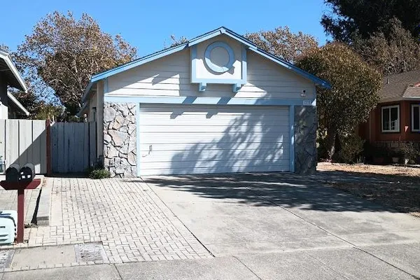 1035 CAMELLIA CT