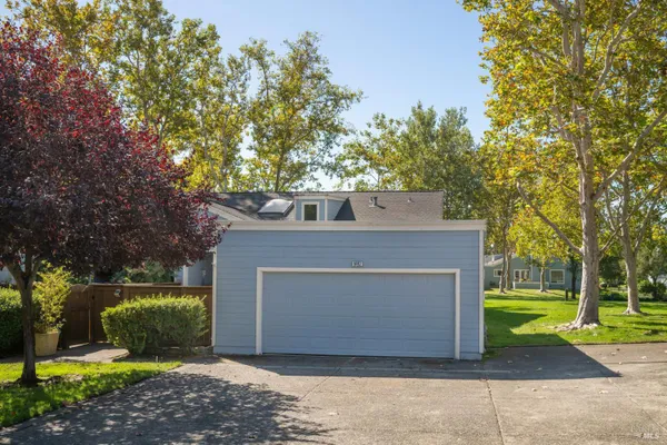 9492 LAKEWOOD DR
