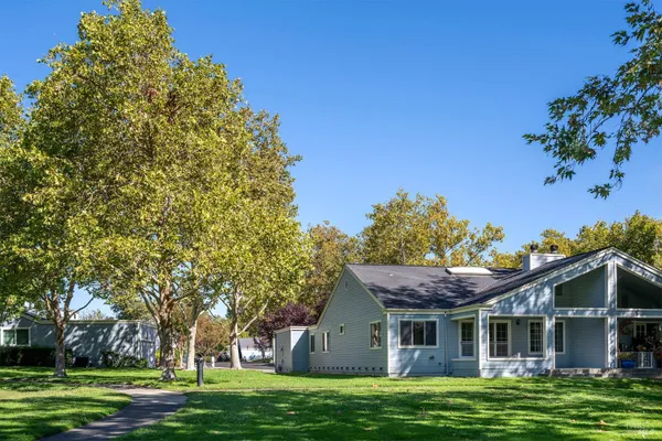 9492 LAKEWOOD DR
