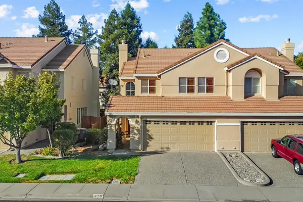829 VASSAR DR